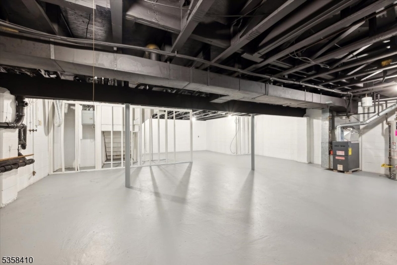 Raritan Twp., New Jersey 08822, United States, 1 Bedroom Bedrooms, ,1 BathroomBathrooms,Residential,Pending,132343