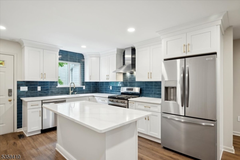 Raritan Twp., New Jersey 08822, United States, 1 Bedroom Bedrooms, ,1 BathroomBathrooms,Residential,Pending,132343