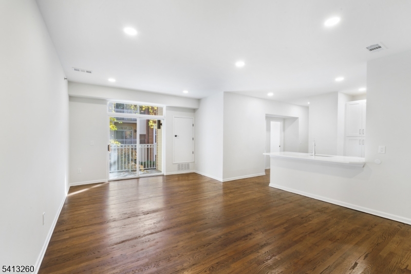 Columbia Court - Residential Lease