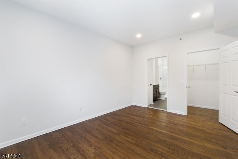 Columbia Court - Residential Lease