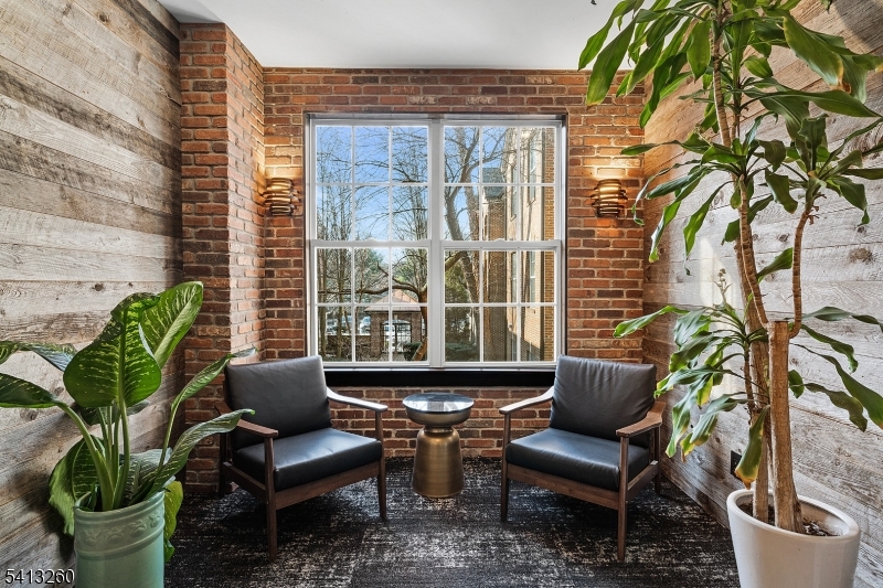 Columbia Court - Residential Lease