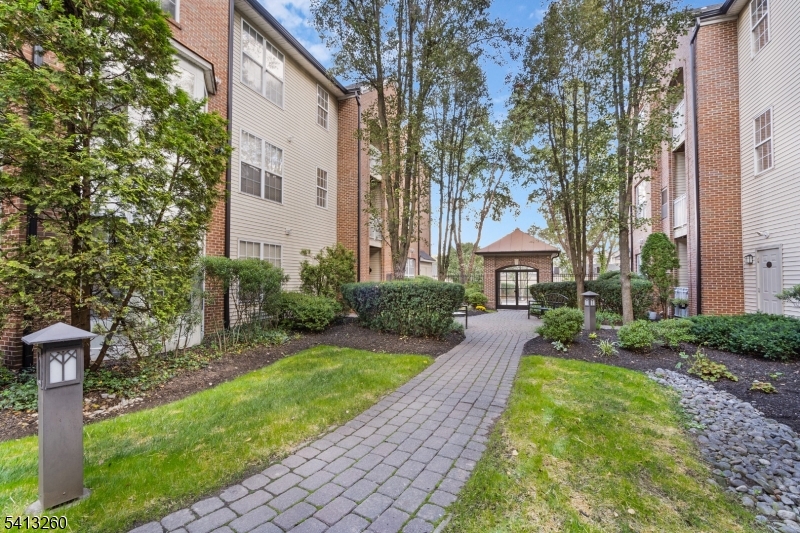 Columbia Court - Residential Lease