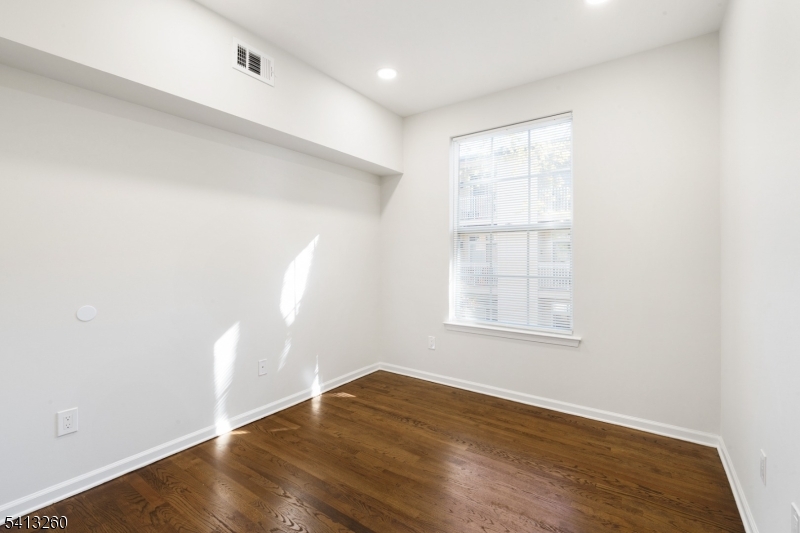 Columbia Court - Residential Lease