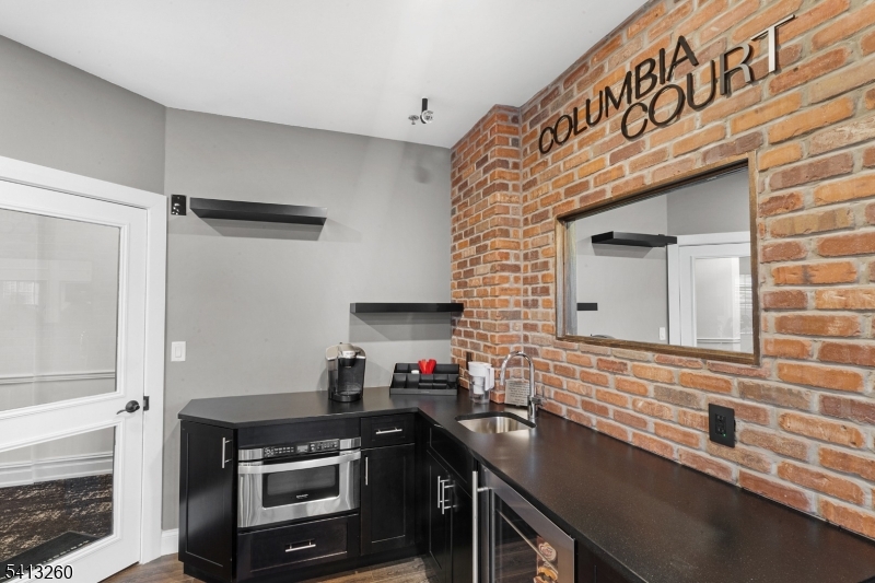 Columbia Court - Residential Lease