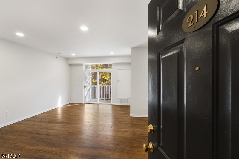 Columbia Court - Residential Lease