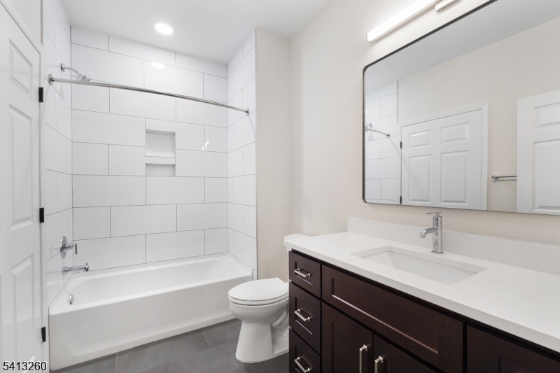 Columbia Court - Residential Lease