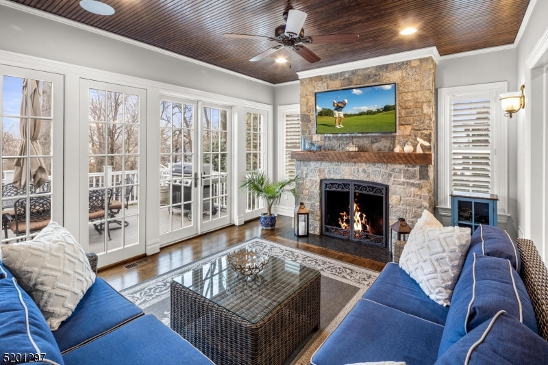 THE HILL - Residential