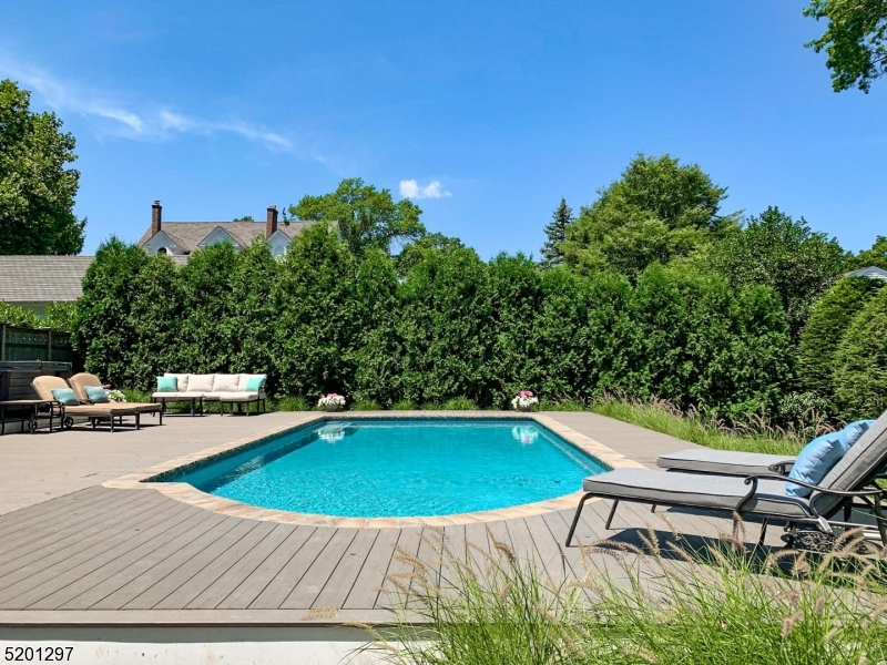 THE HILL - Residential