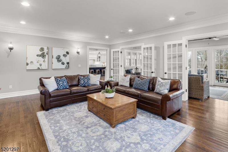 THE HILL - Residential