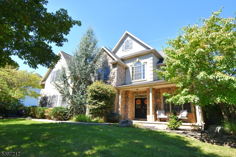 Pennsylvania, New Jersey 18015, United States, 4 Bedrooms Bedrooms, ,4 BathroomsBathrooms,Residential,Active,216888