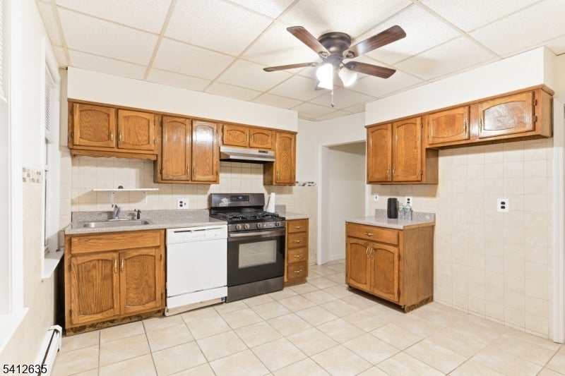 72 Lang St - Photo 3