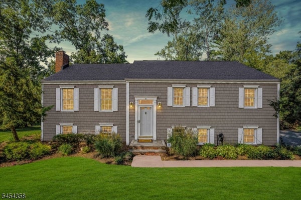 3 DEER RUN CIR, CHATHAM, NJ 07928 - Image 3417b4f256e6901e8a8bbd2f3836f4e3/1323574693