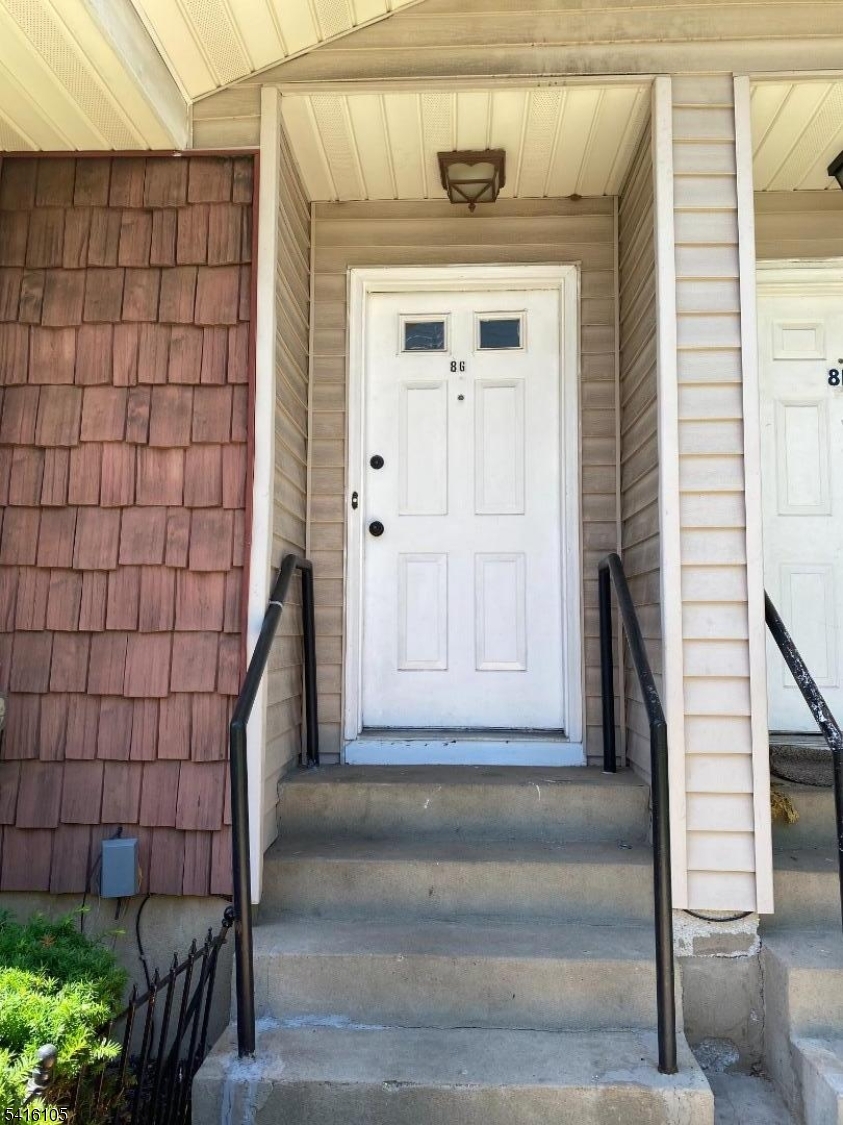 Douglas Court Townhouses - Residential