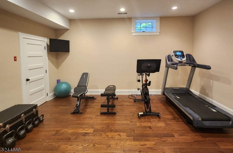 OLD SHORT HILLS - Residential