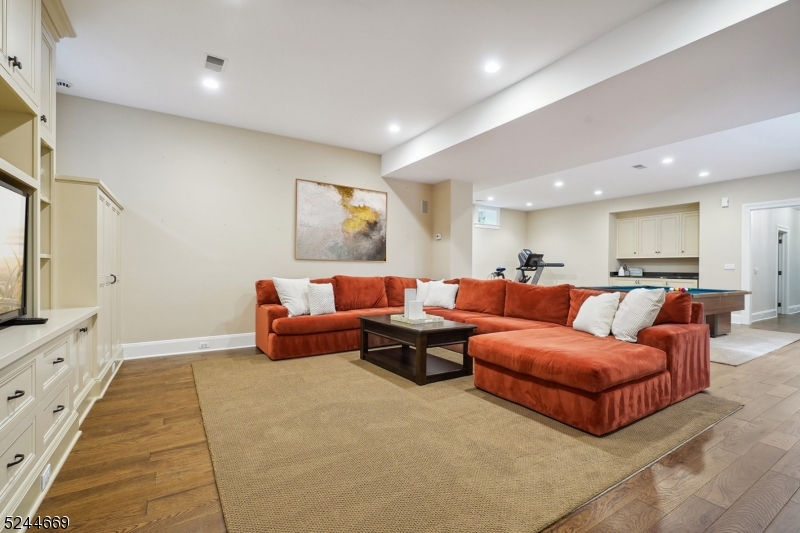 OLD SHORT HILLS - Residential