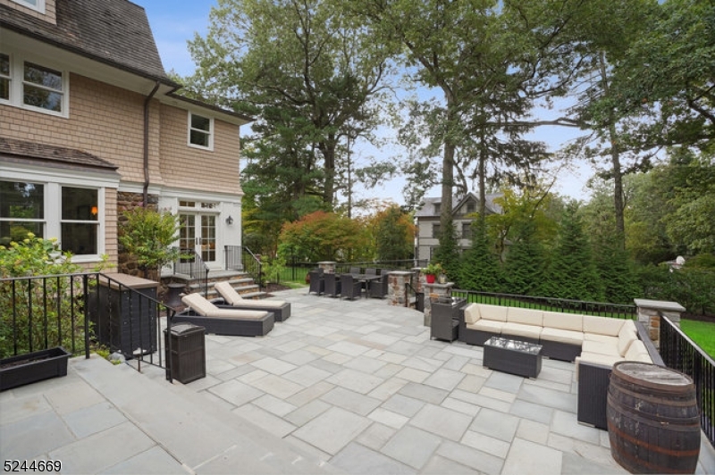 OLD SHORT HILLS - Residential