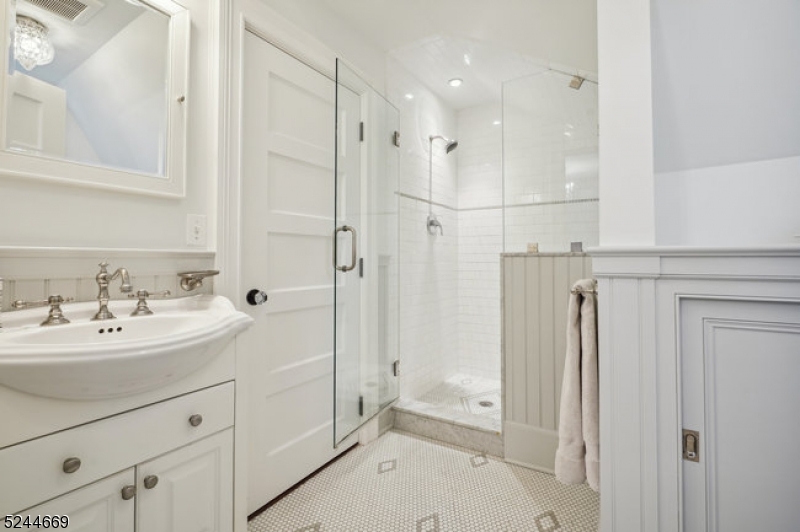 OLD SHORT HILLS - Residential