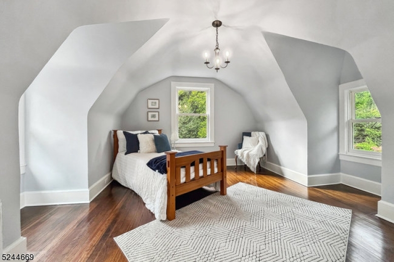 OLD SHORT HILLS - Residential