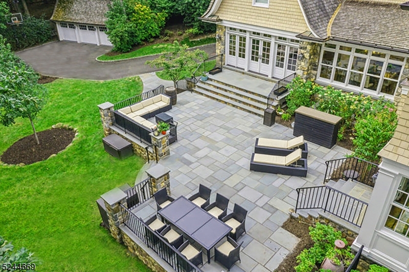 OLD SHORT HILLS - Residential