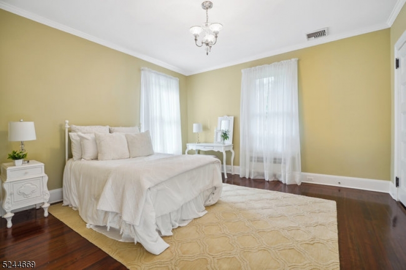 OLD SHORT HILLS - Residential