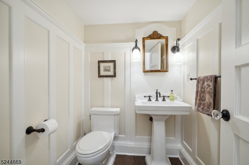 OLD SHORT HILLS - Residential