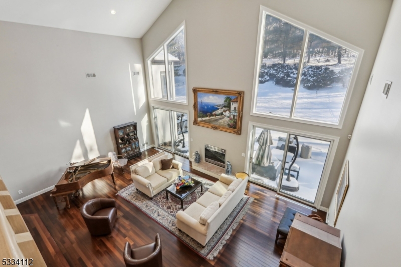 RIKER HILL - Residential