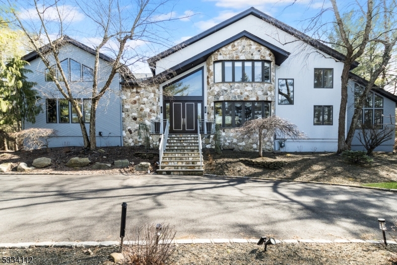 RIKER HILL - Residential