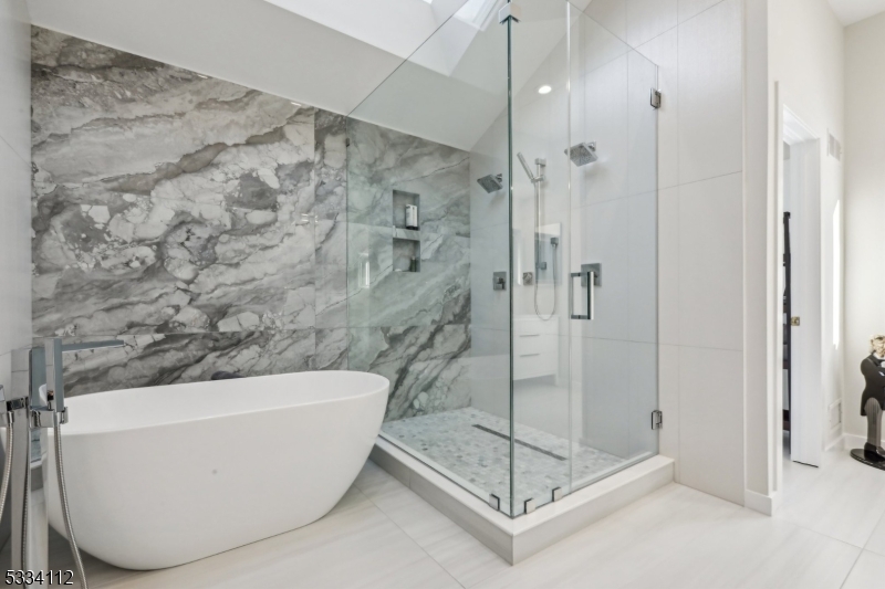 RIKER HILL - Residential