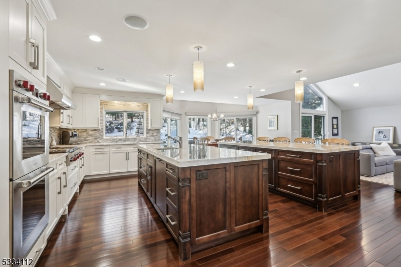 RIKER HILL - Residential