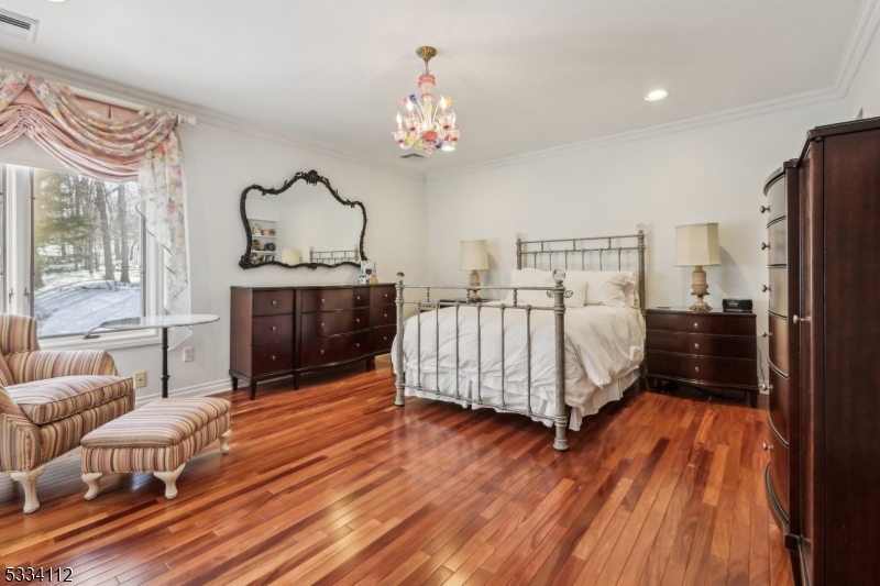 RIKER HILL - Residential