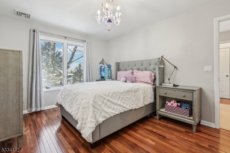 RIKER HILL - Residential