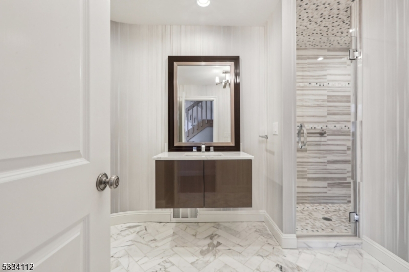 RIKER HILL - Residential