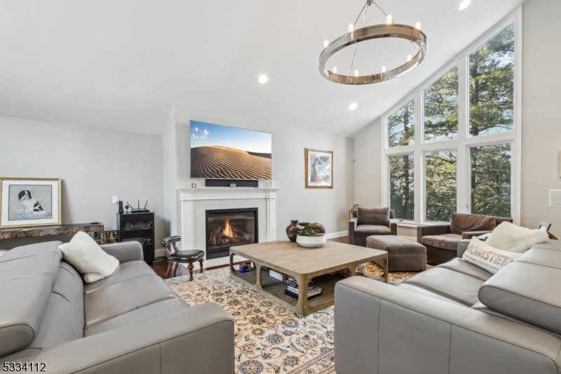 RIKER HILL - Residential