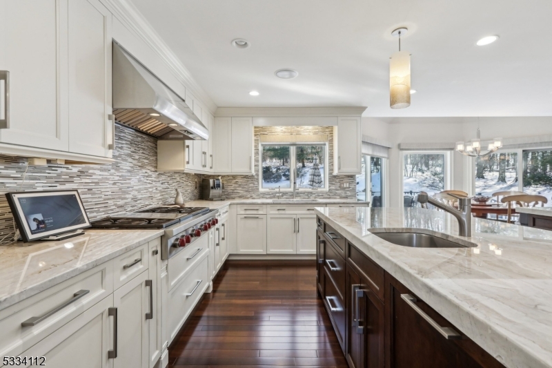 RIKER HILL - Residential