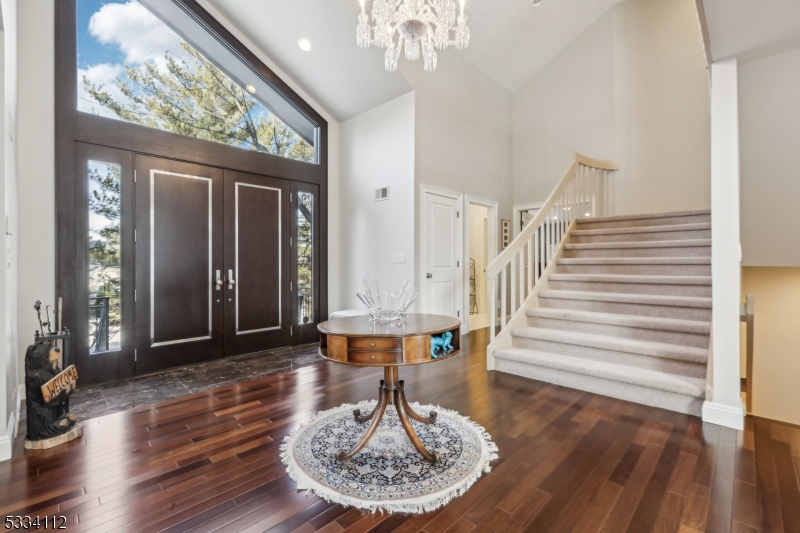 RIKER HILL - Residential