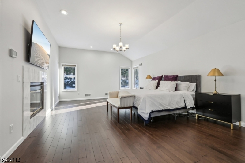 RIKER HILL - Residential