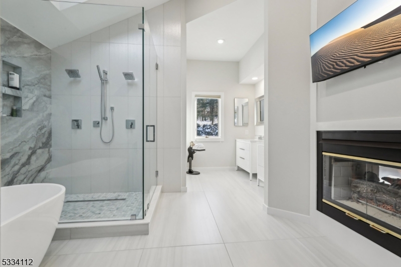 RIKER HILL - Residential