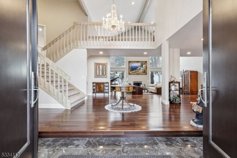 RIKER HILL - Residential