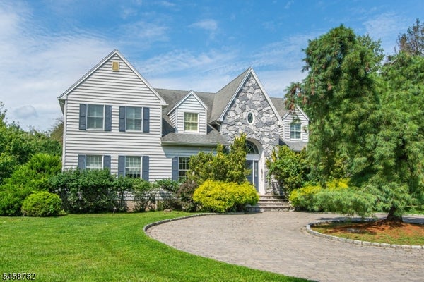 2 BLUEBERRY CT, MAHWAH, NJ 07430 - Image 349f3d24aa234ec084bc60384e4e2477/435362782