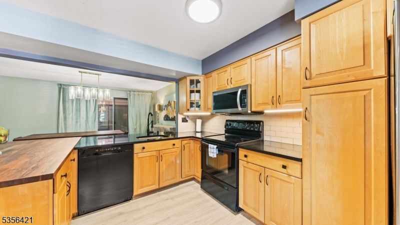 25 Sayre Dr