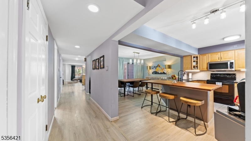 25 Sayre Dr