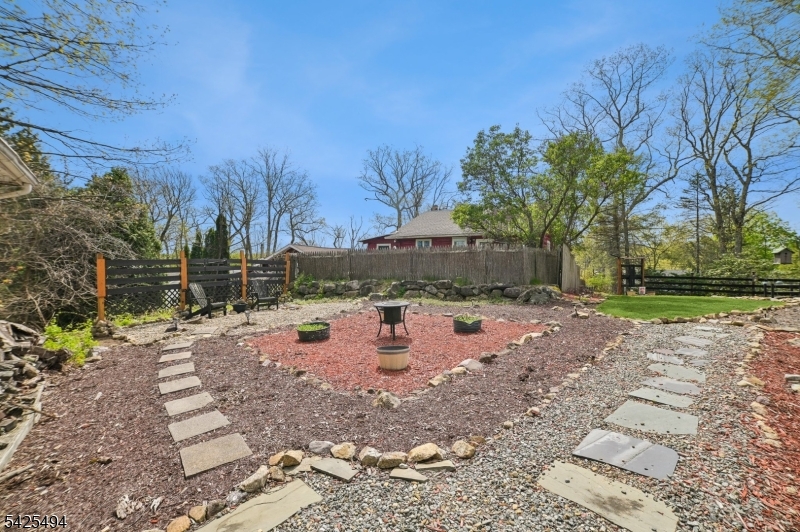 Lindy's Lake - Residential