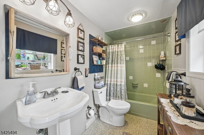 Lindy's Lake - Residential