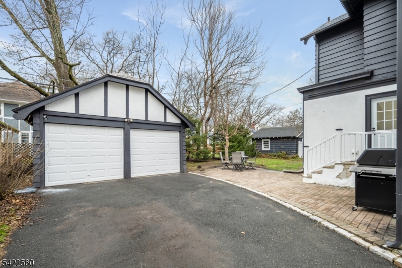 Tuxedo Park - Residential