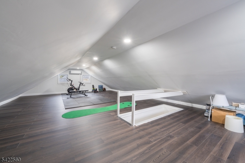 Tuxedo Park - Residential