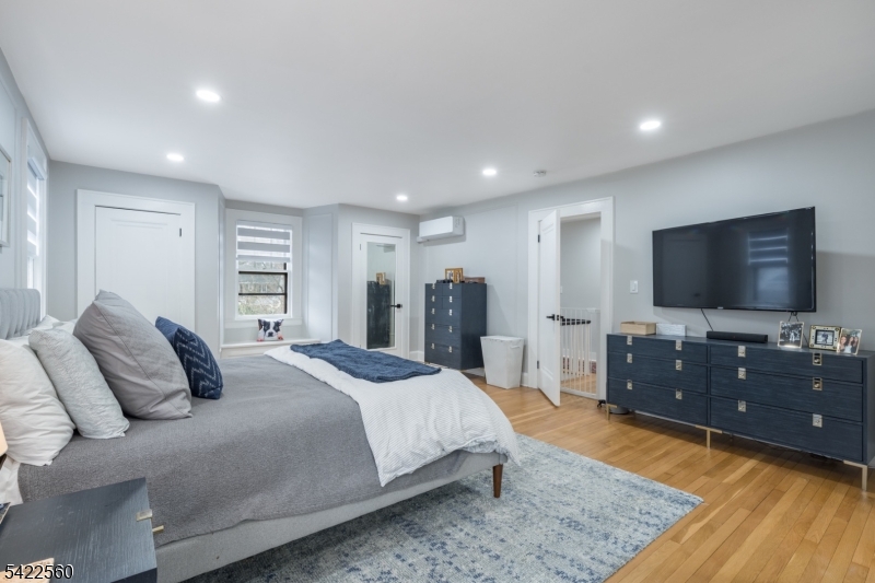 Tuxedo Park - Residential