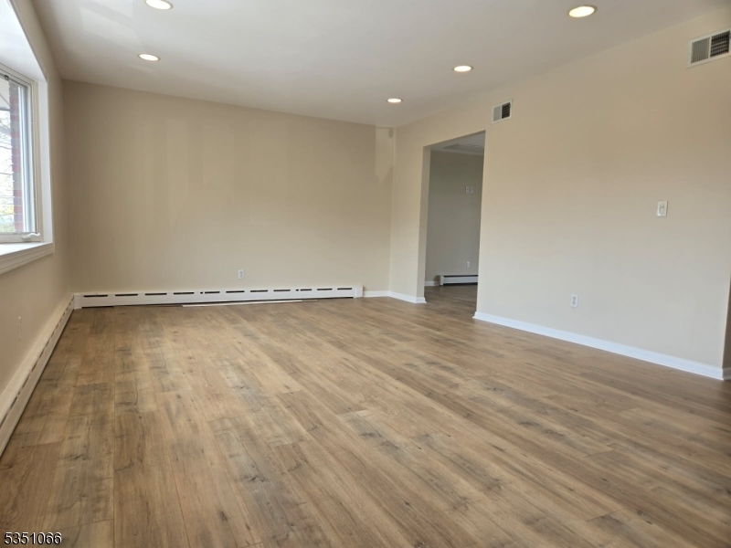 Woodland Park, New Jersey 07424, United States, 3 Bedrooms Bedrooms, ,1 BathroomBathrooms,Residential,Active,204212