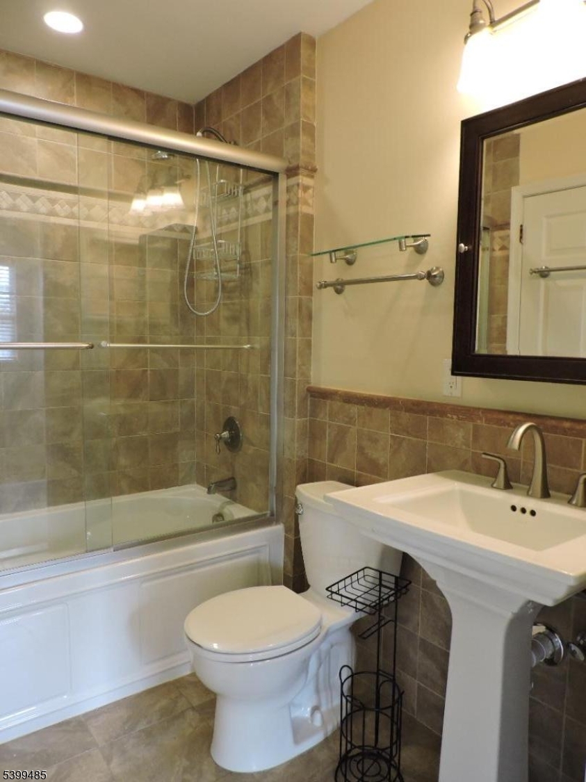 Morristown Court - Residential Lease