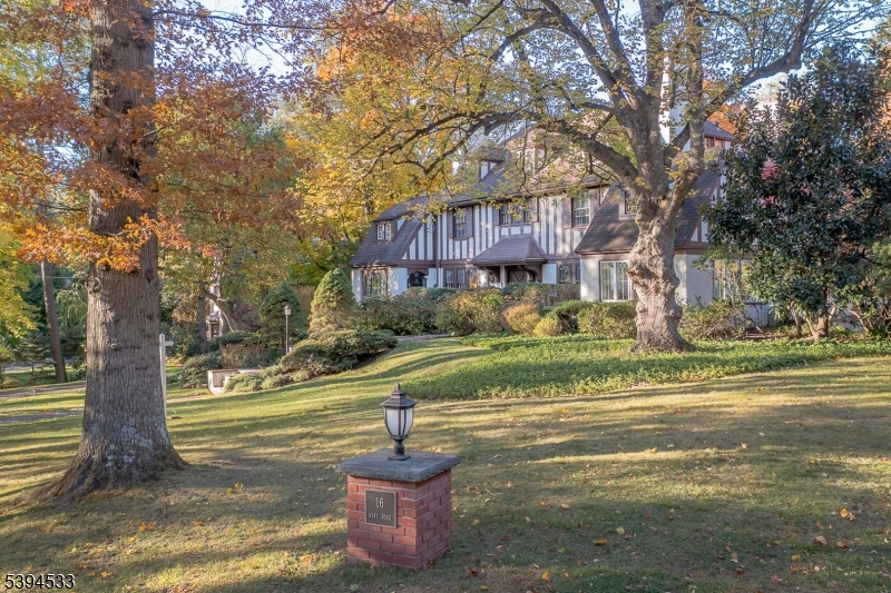 OLD SHORT HILLS - Residential