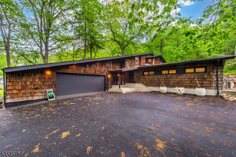 203 Stanhope Rd